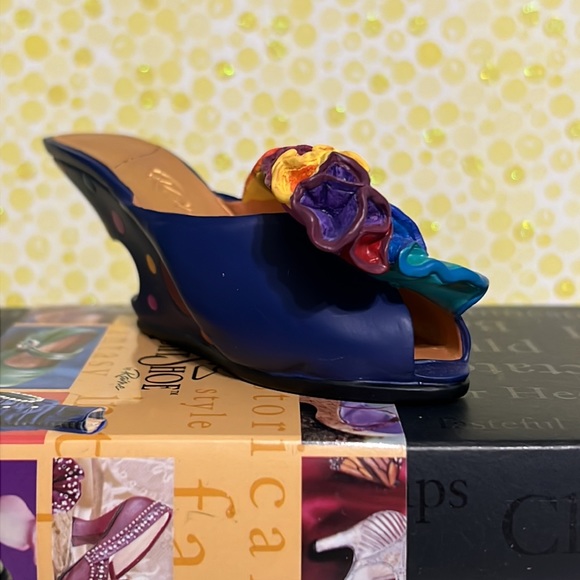 Just the Right Shoe "Rio" #25080 (1999) Miniature Collectible - Picture 3 of 10